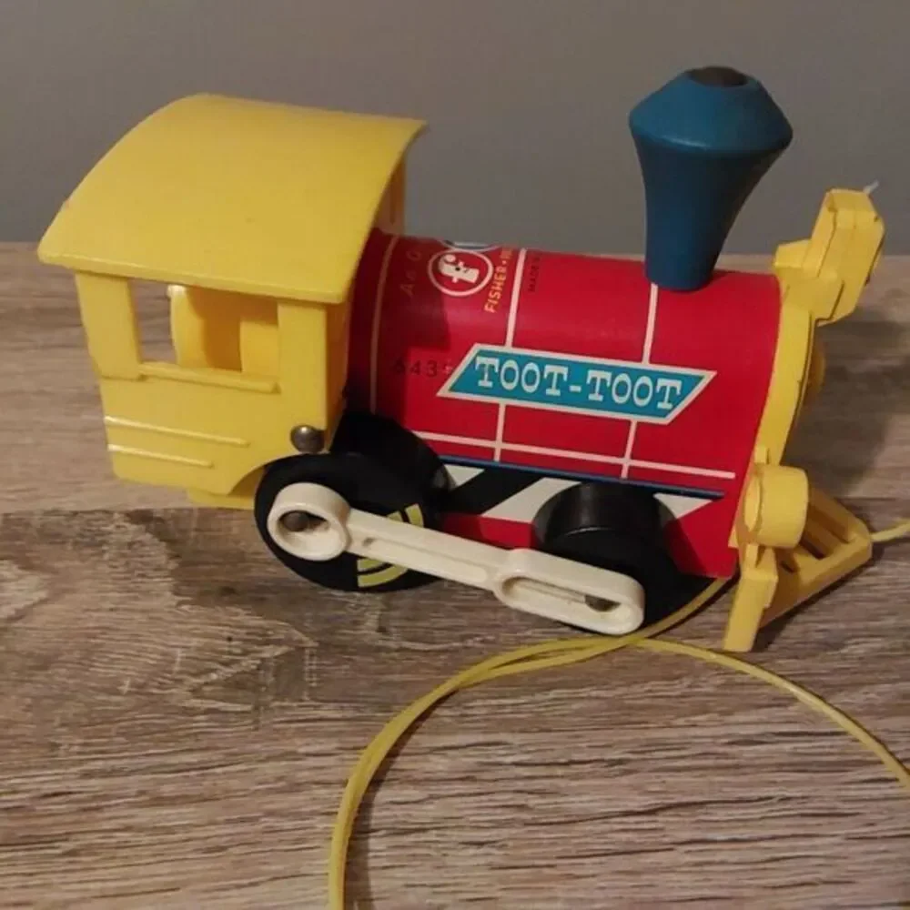 Vintage 1964 Fisher Price Toot Toot Pull Toy Train Engine‎ No. 643